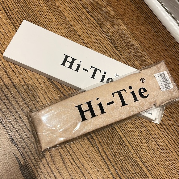 Hi-tie designer champagne neck tie NWT - Picture 2 of 3
